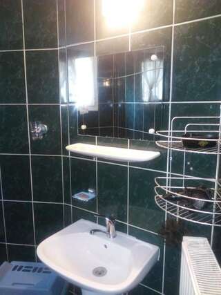 Гостевой дом Smile Cluj Клуж-Напока Стандартный двухместный номер с 1 кроватью и общей ванной комнатой-7